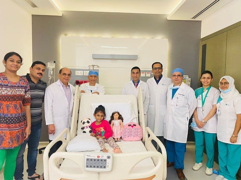 مستشفى "أن أم سي رويال" ينجح في استئصال «كرة شعر» من أمعاء طفلة